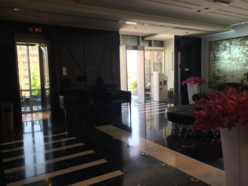 Crystal Hotel Амман Экстерьер фото